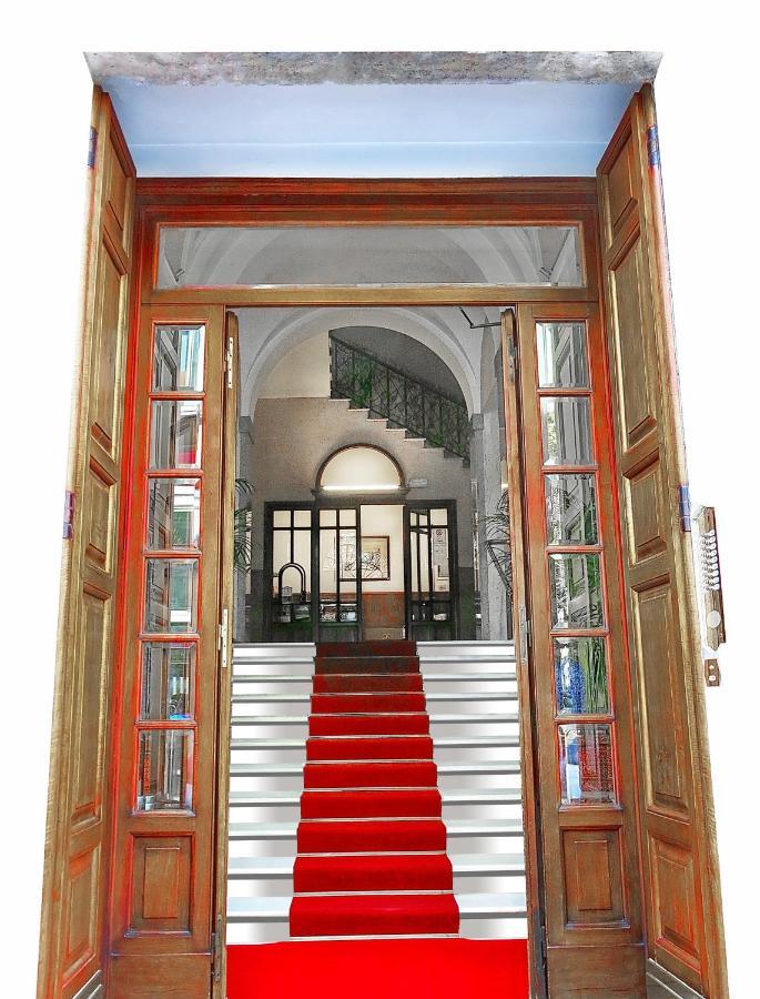 Nik Rooms, Rome